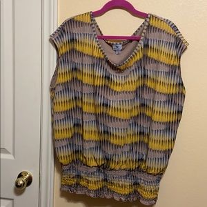 Yellow pattern blouse